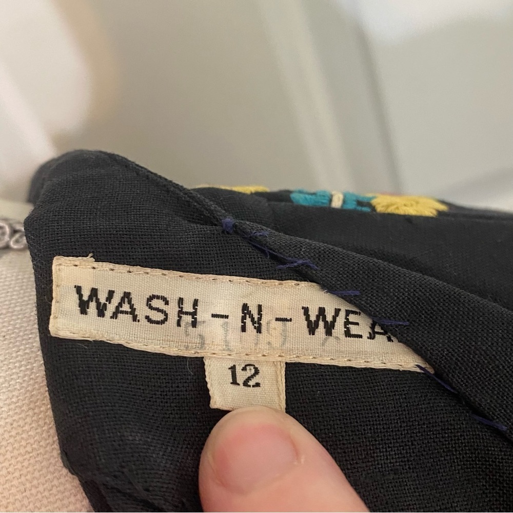 Wash-N-Wet Vintage Embroidered Dress - Picture 5 of 9